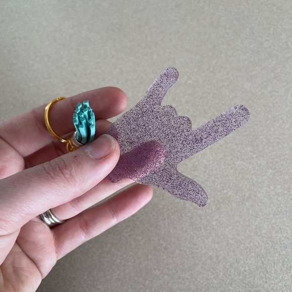 🎉🎉HP🎉🎉 Handmade Rock On Hand Symbol Keychain - Picture 3 of 7